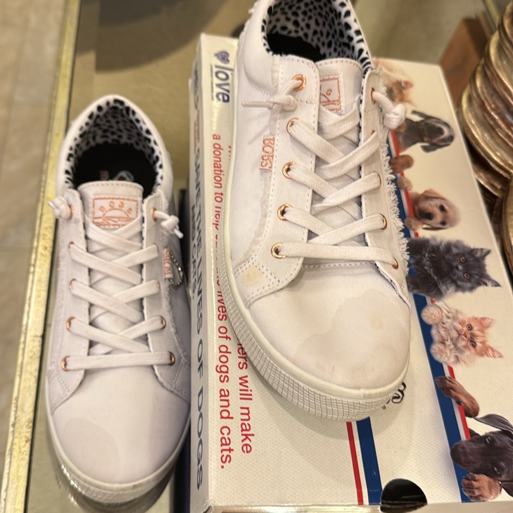 Skechers Women's Bobs White Sneakers size 9.5 FREE SHIP